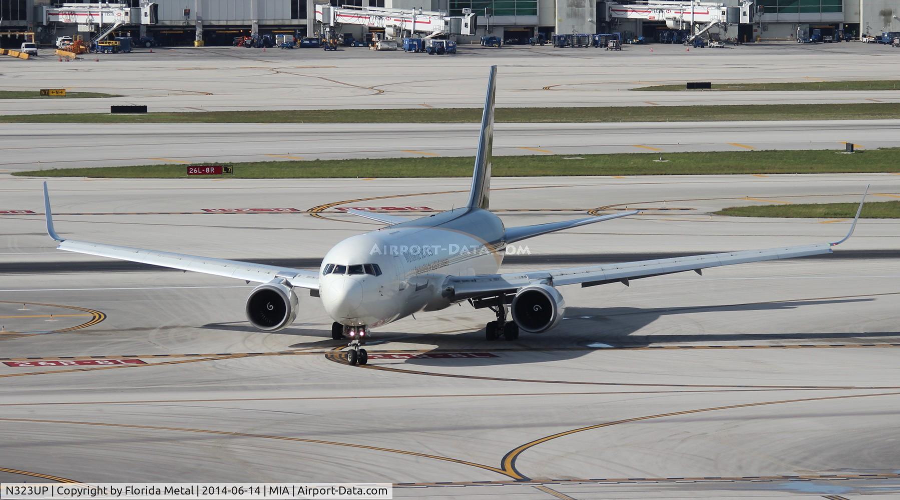 N323UP, 1997 Boeing 767-34AF C/N 27749, UPS 767-300