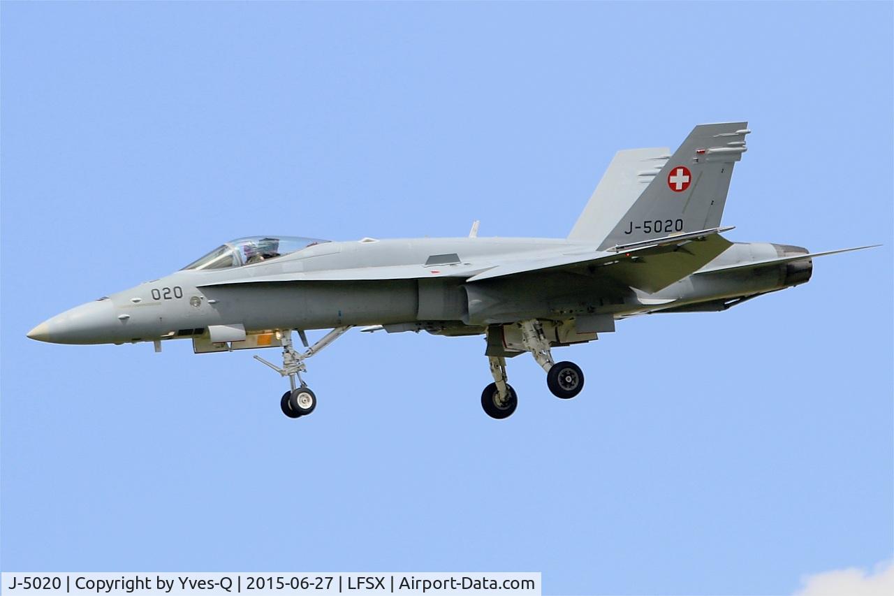 J-5020, McDonnell Douglas F/A-18C Hornet C/N 1369/SFC020, Swiss Air Force McDonnell Douglas FA-18C Hornet, Short approach rwy 29, Luxeuil-Saint Sauveur Air Base 116 (LFSX) Air show 2015