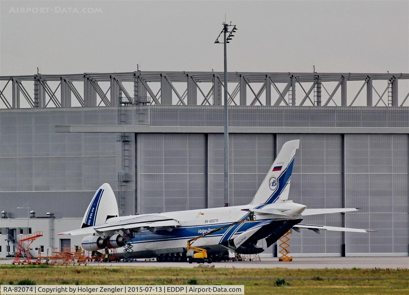 RA-82074, 1994 Antonov An-124-100 Ruslan C/N 9773051459142, Getting prepared for a new task...
