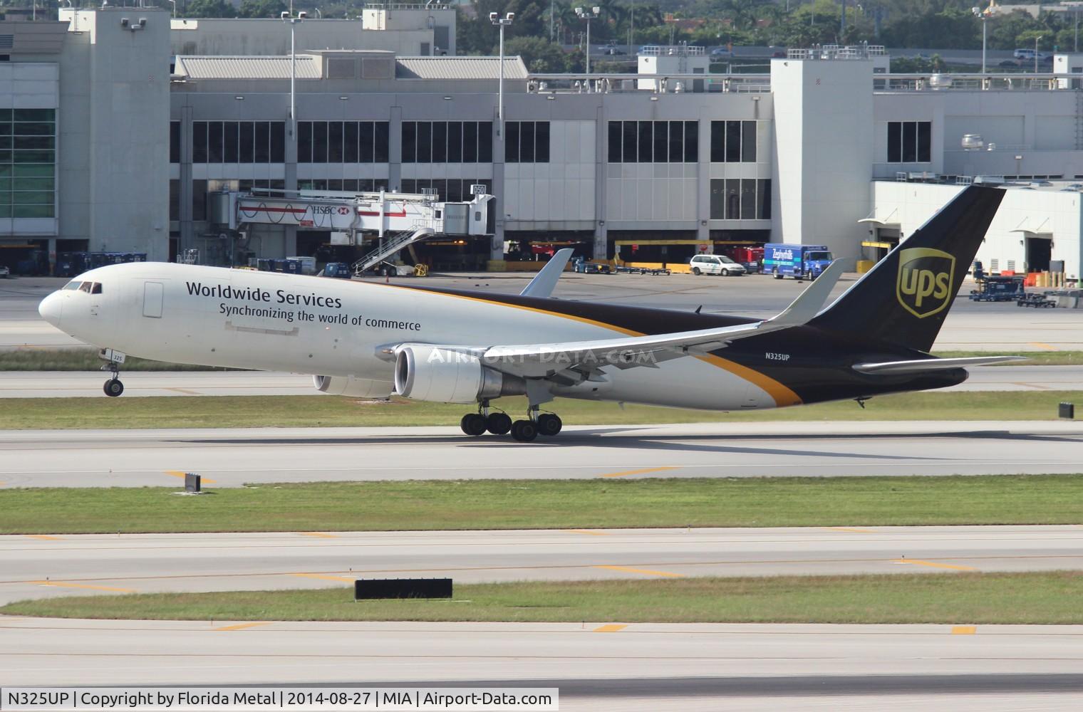 N325UP, 1998 Boeing 767-34AF C/N 27751, UPS 767-300