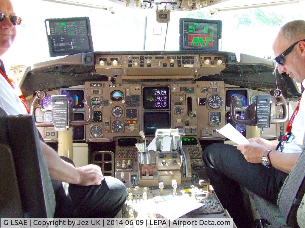 G-LSAE, 1988 Boeing 757-27B C/N 24135, the wonderful flightcrew allowed me in for a quick chat and photo before our flight to Manchester UK (EGCC)