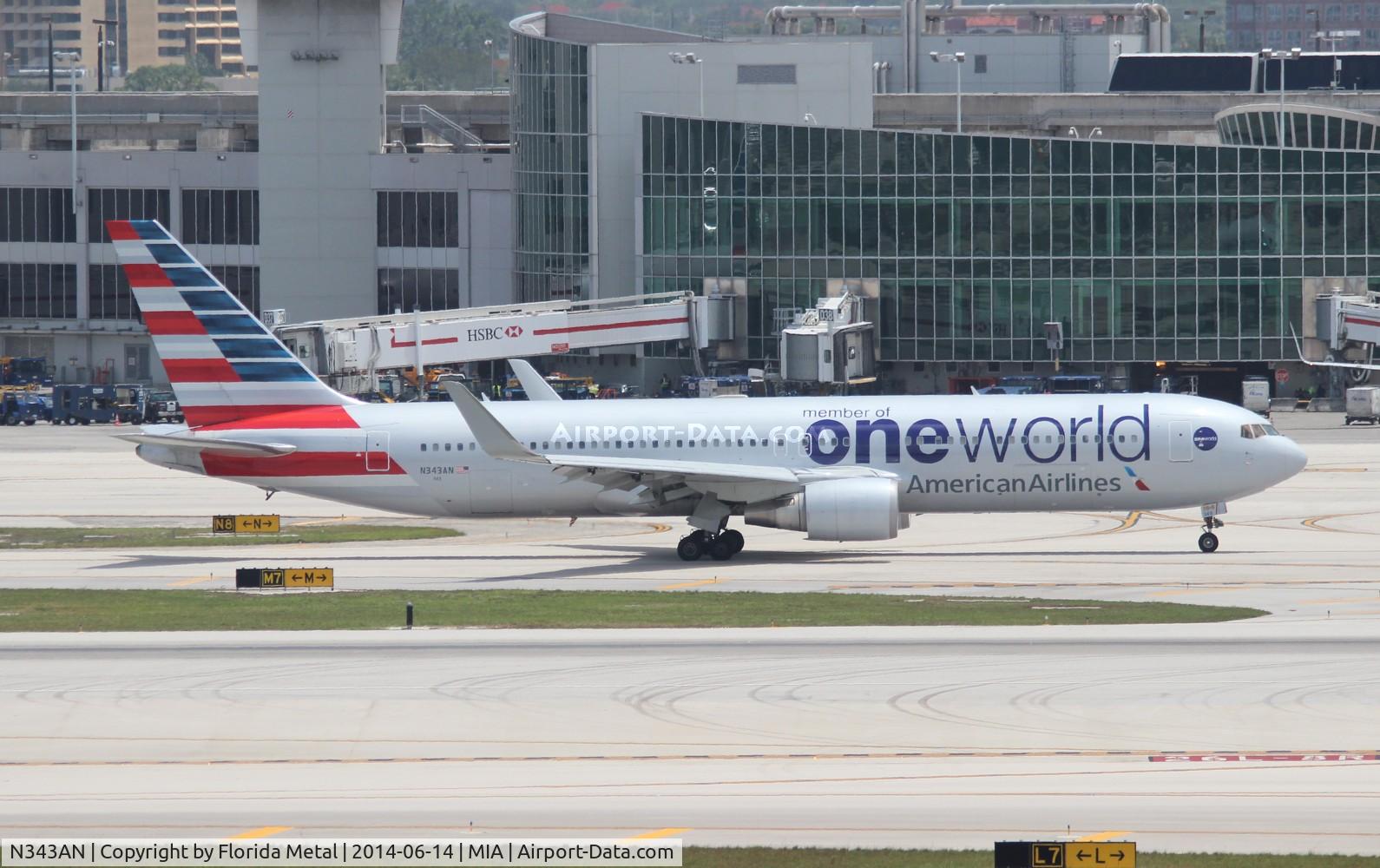 N343AN, 2003 Boeing 767-323 C/N 33082, American One World