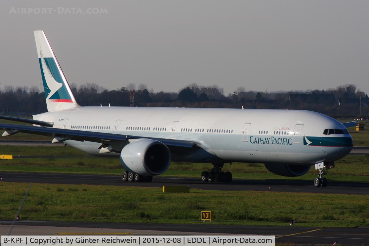 B-KPF, 2008 Boeing 777-367/ER C/N 36832/692, On the way to takeoff from rwy 23L