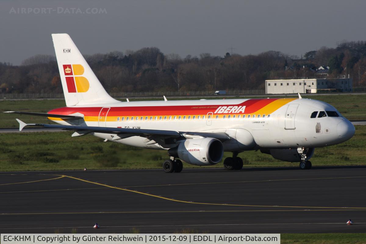 EC-KHM, 2007 Airbus A319-111 C/N 3209, departing
