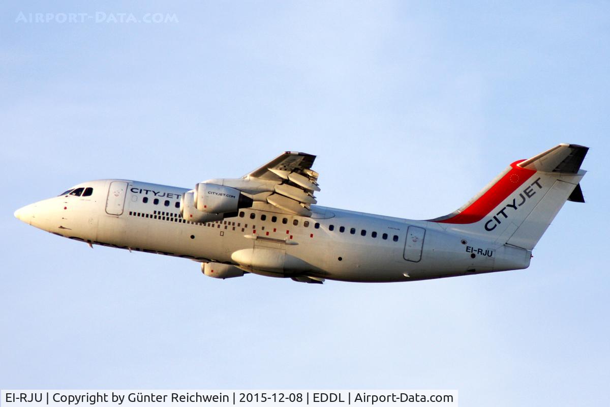 EI-RJU, 2000 British Aerospace Avro 146-RJ85A C/N E2367, Just airborne