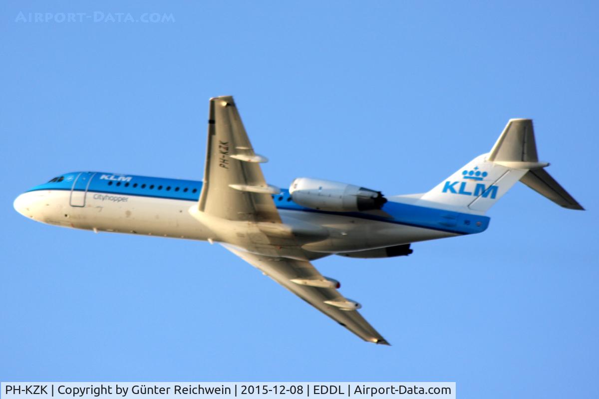 PH-KZK, 1997 Fokker 70 (F-28-0070) C/N 11581, Departing