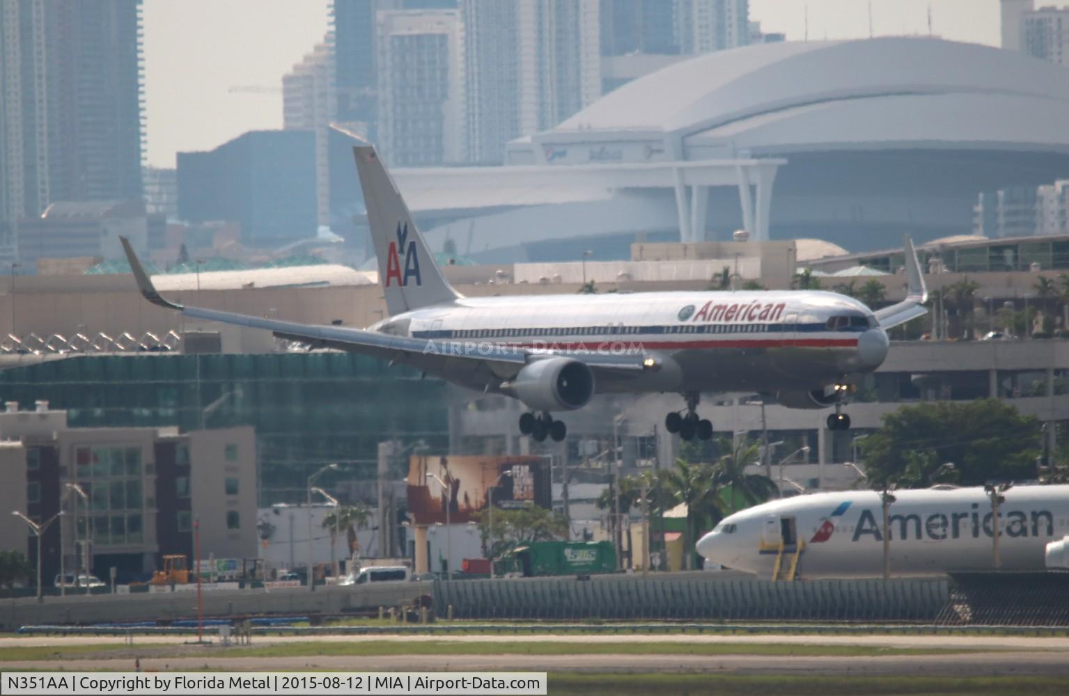 N351AA, 1988 Boeing 767-323 C/N 24032, American