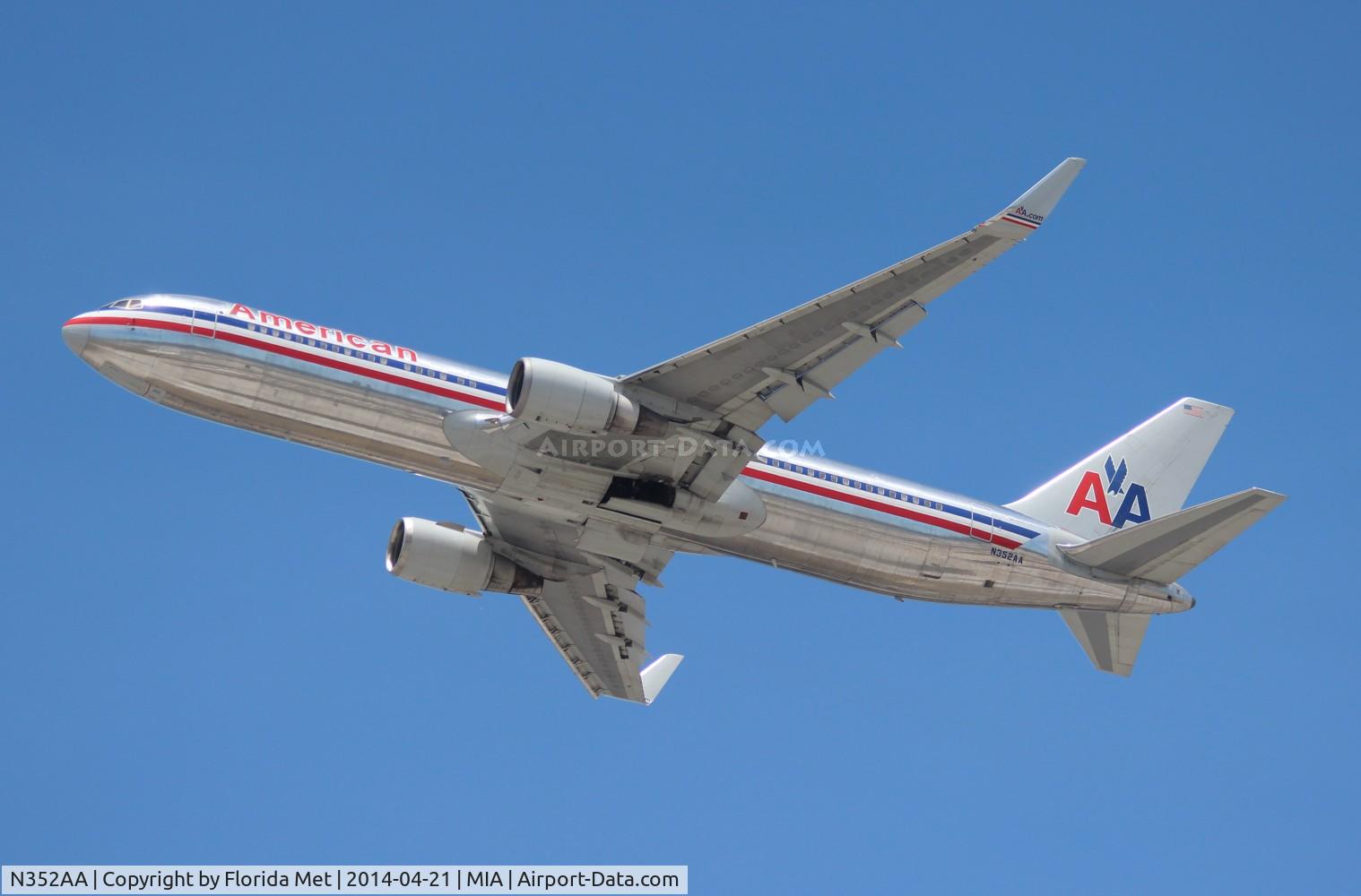 N352AA, 1988 Boeing 767-323ER C/N 24033, American