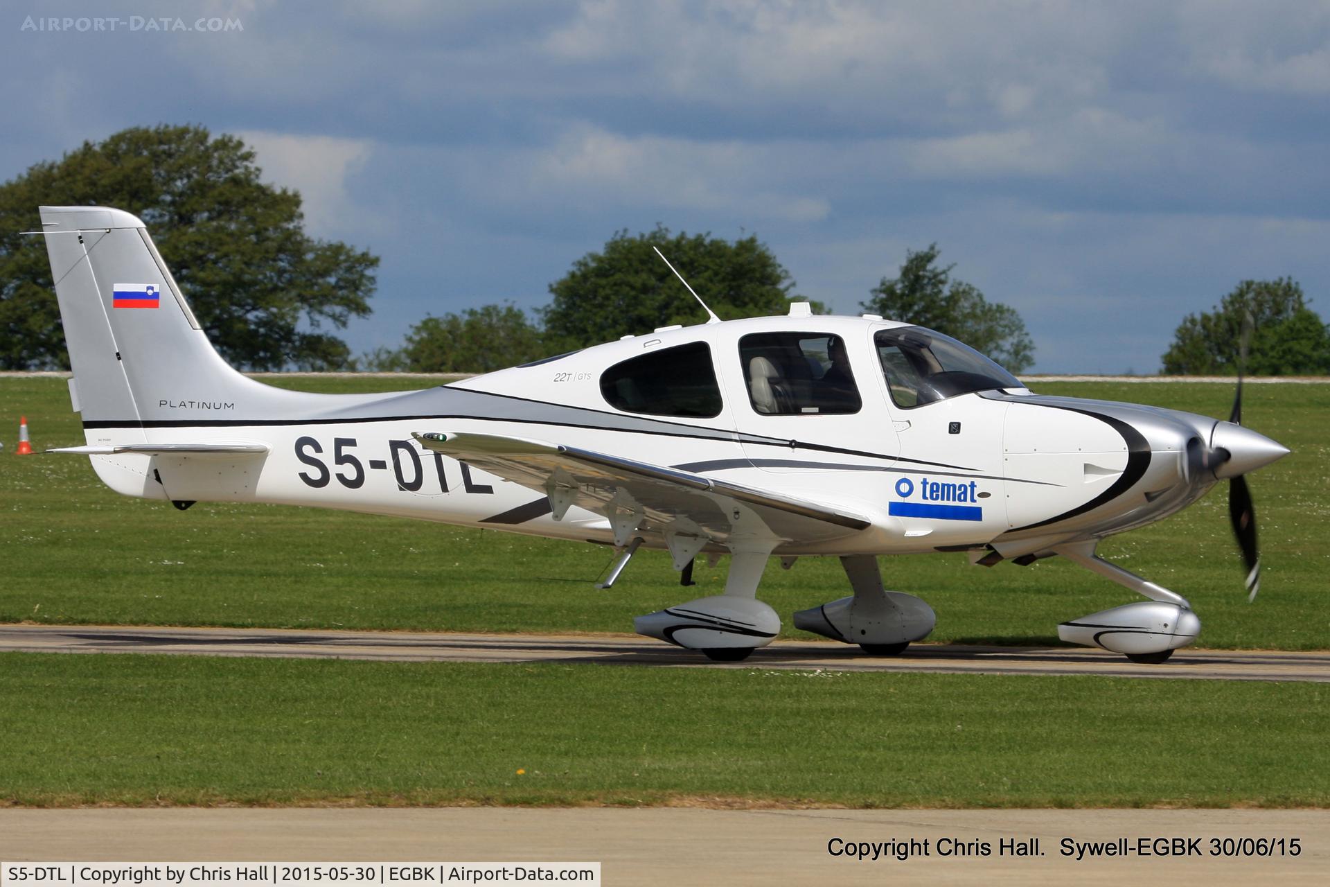 S5-DTL, Cirrus SR22T C/N 0825, at Aeroexpo 2015