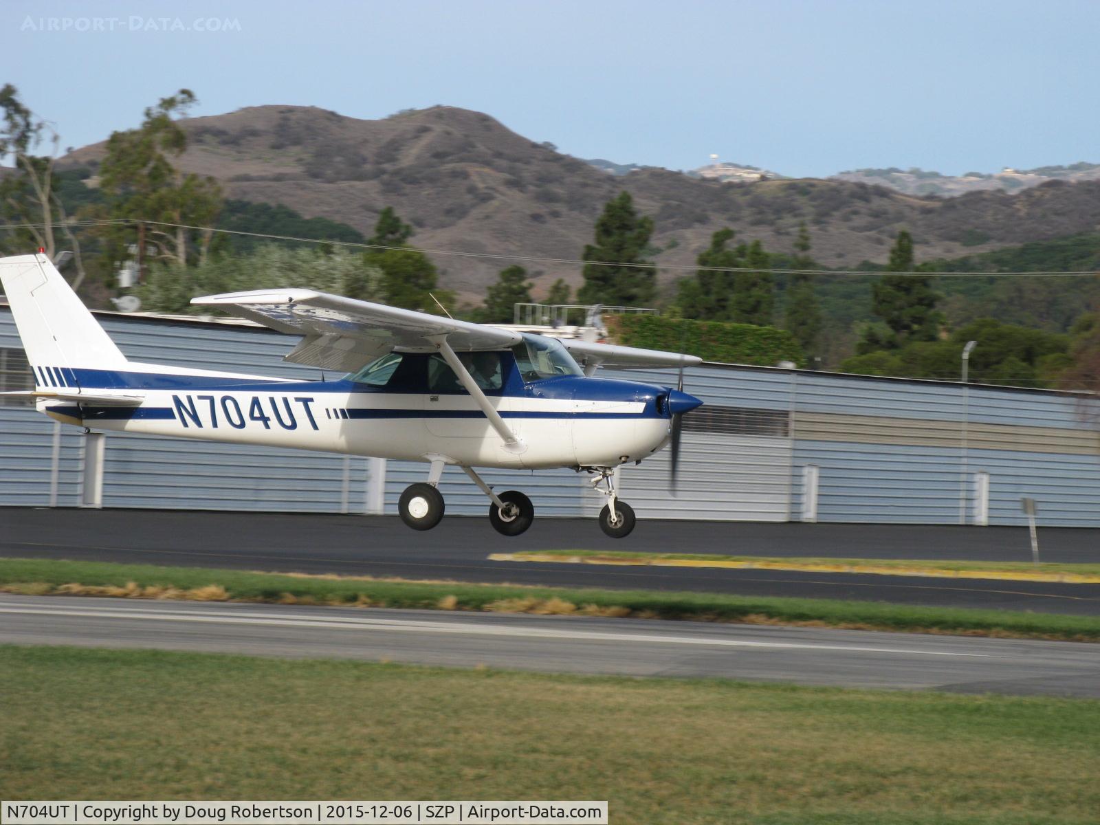 N704UT, 1976 Cessna 150M C/N 15078891, 1976 Cessna 150M, Continental O-200 100 Hp, landing Rwy 04