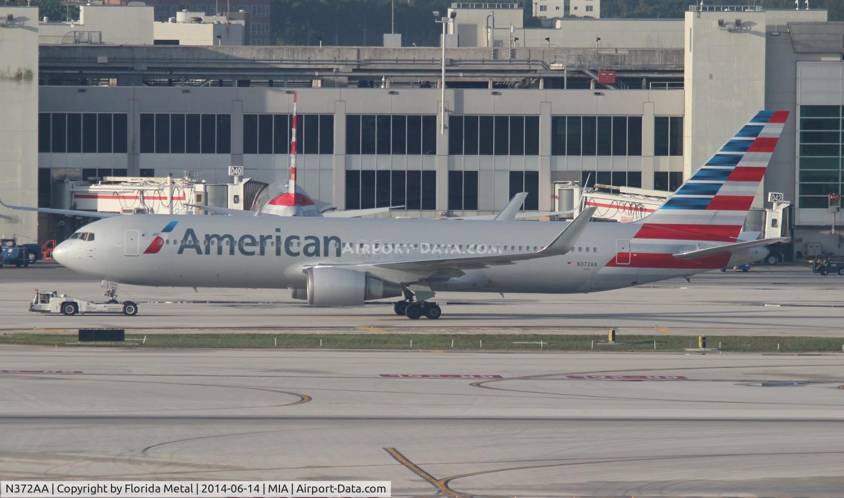 N372AA, 1992 Boeing 767-323 C/N 25199, American
