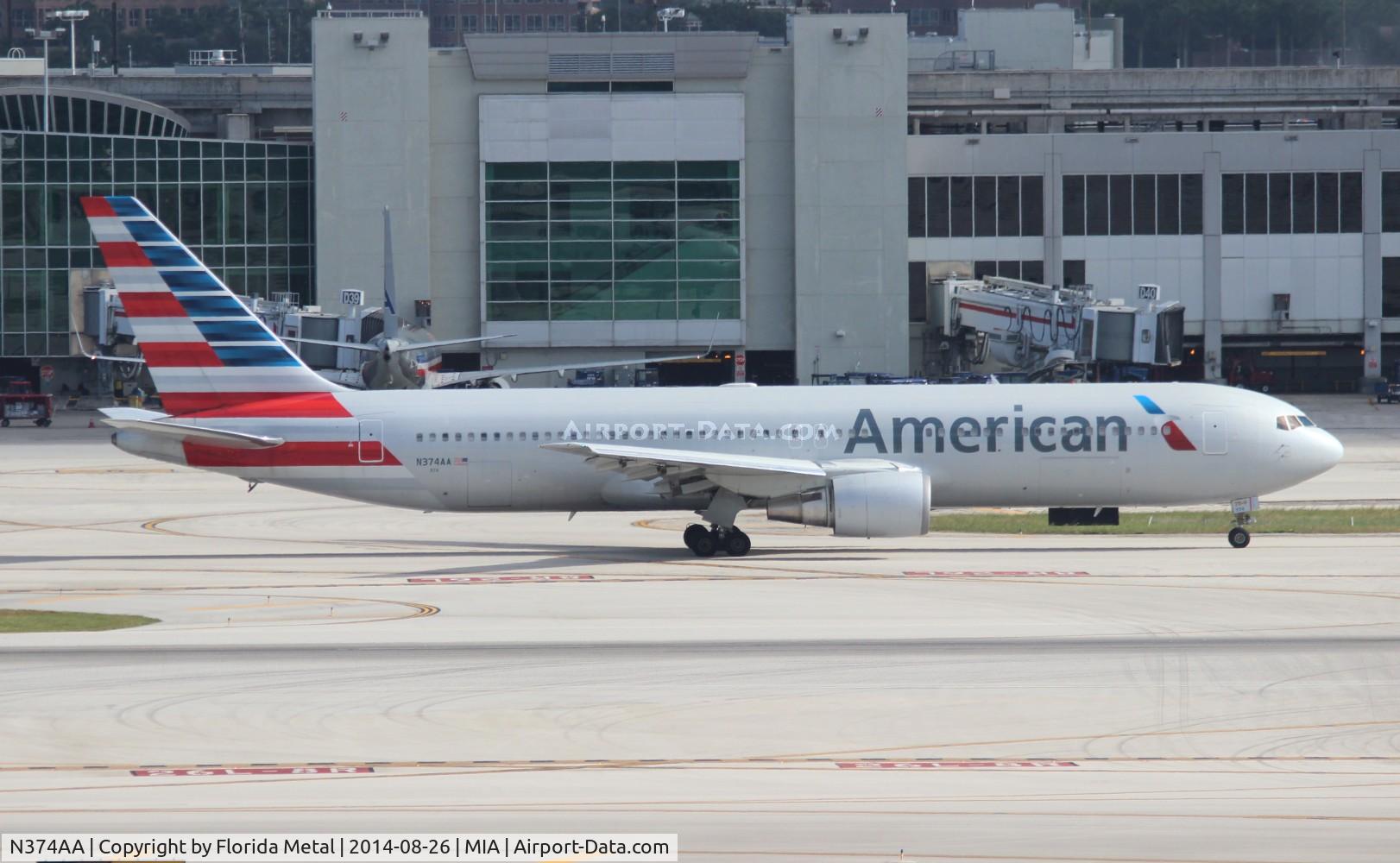 N374AA, 1992 Boeing 767-323 C/N 25201, American