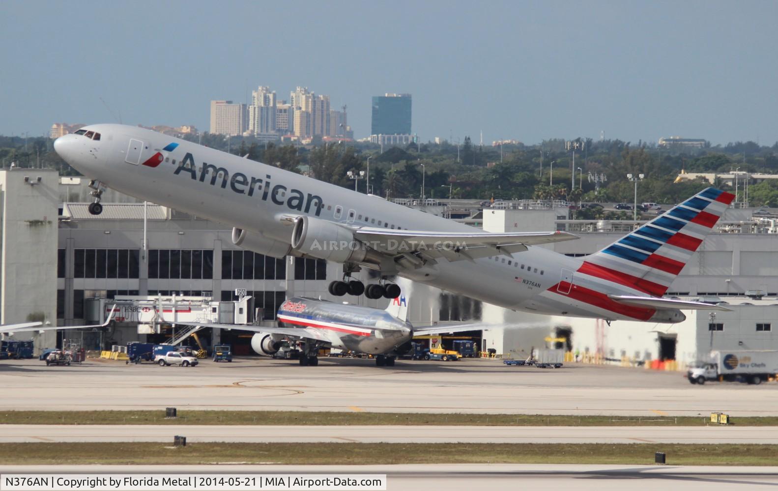 N376AN, 1992 Boeing 767-323 C/N 25445, American