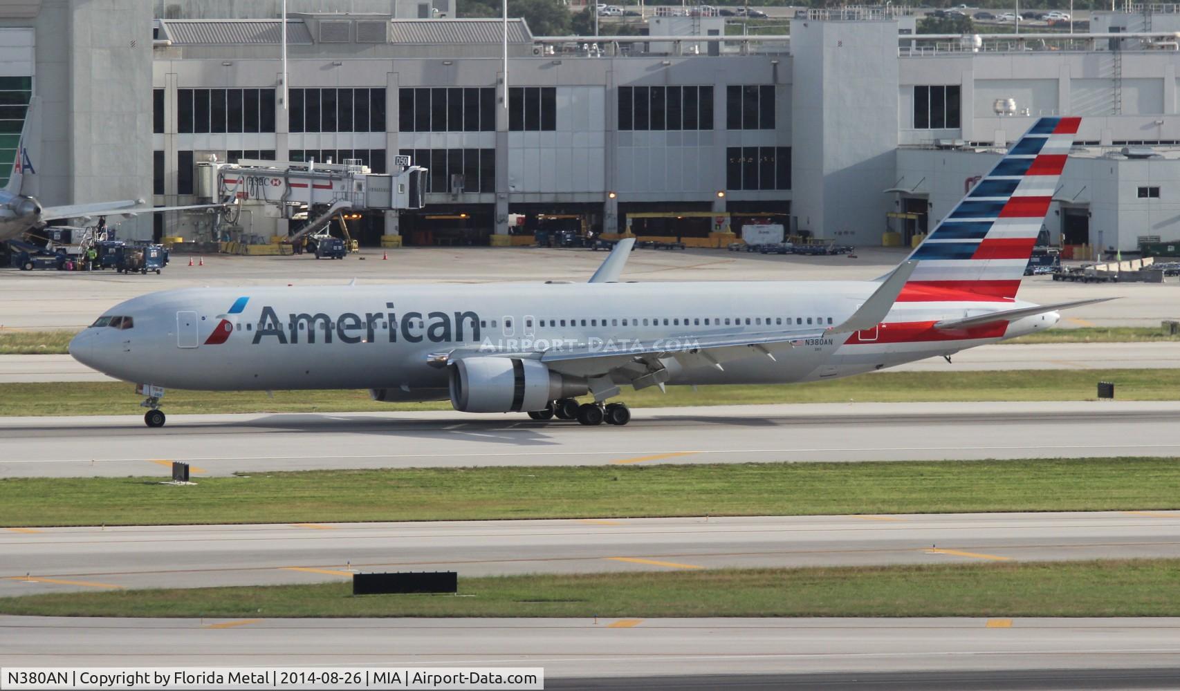 N380AN, 1993 Boeing 767-323 C/N 25449, American
