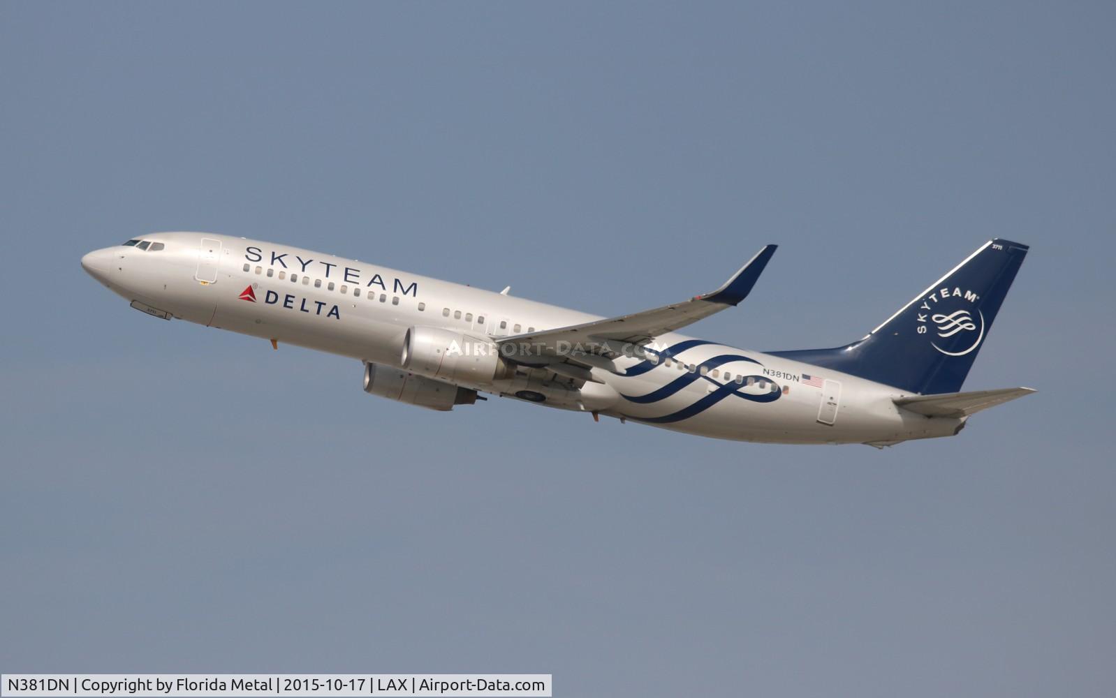 N381DN, 1999 Boeing 737-832 C/N 30350, Delta