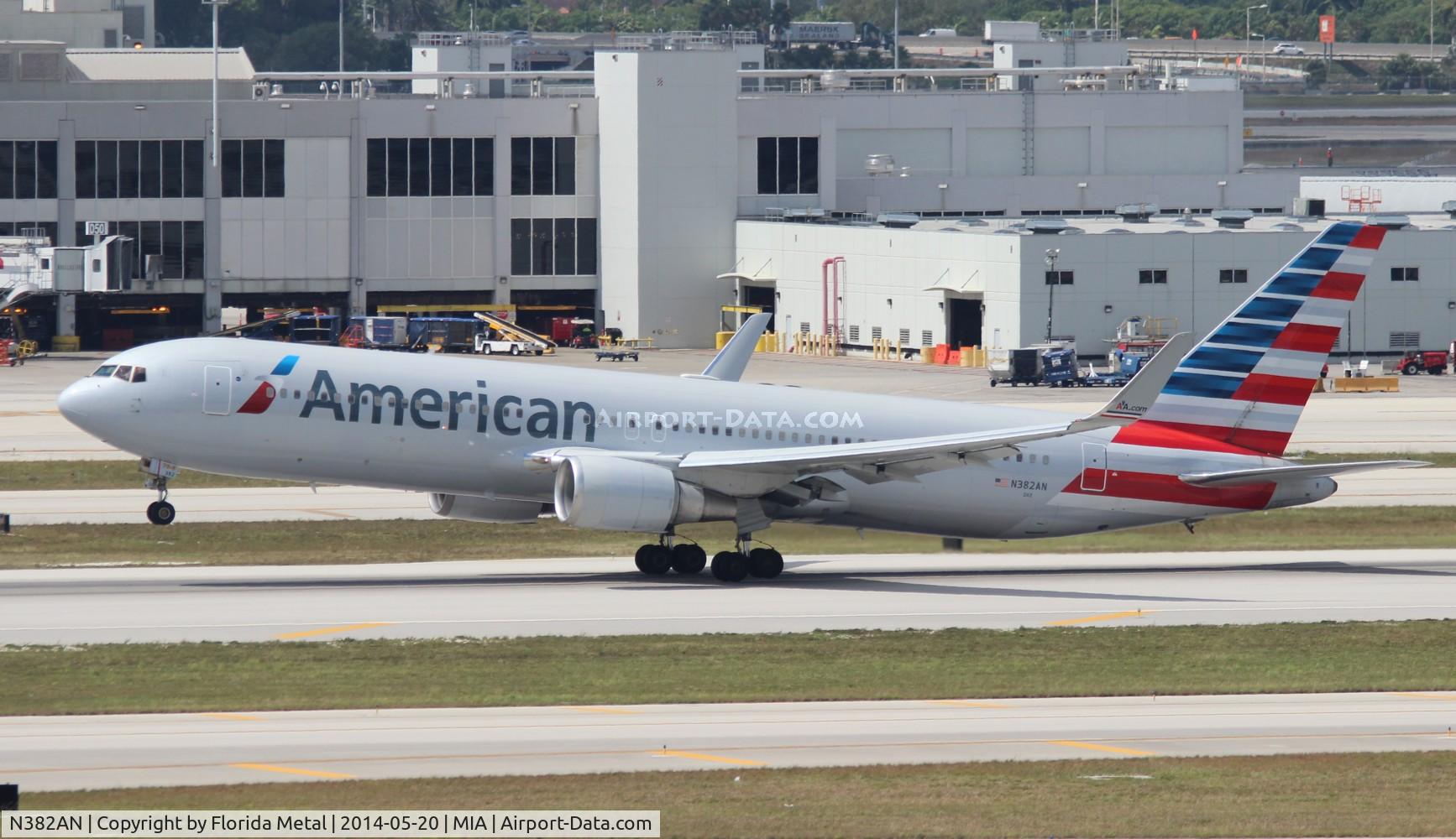 N382AN, 1993 Boeing 767-323/ER C/N 25451, American