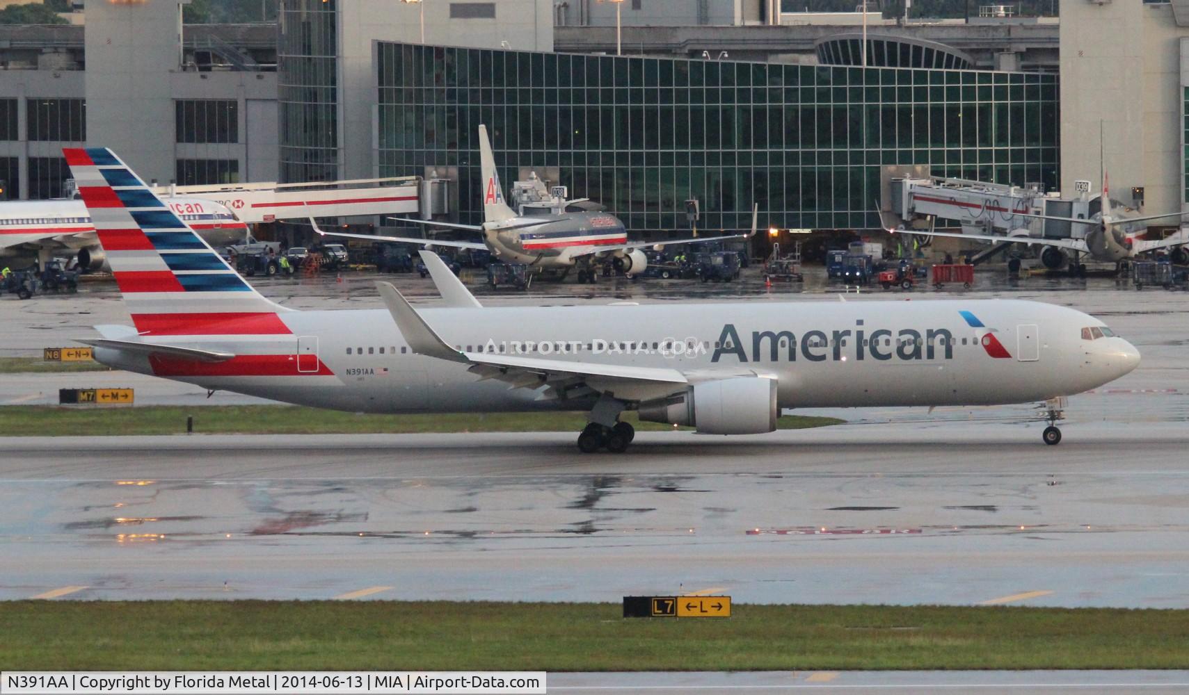 N391AA, 1995 Boeing 767-323 C/N 27451, American
