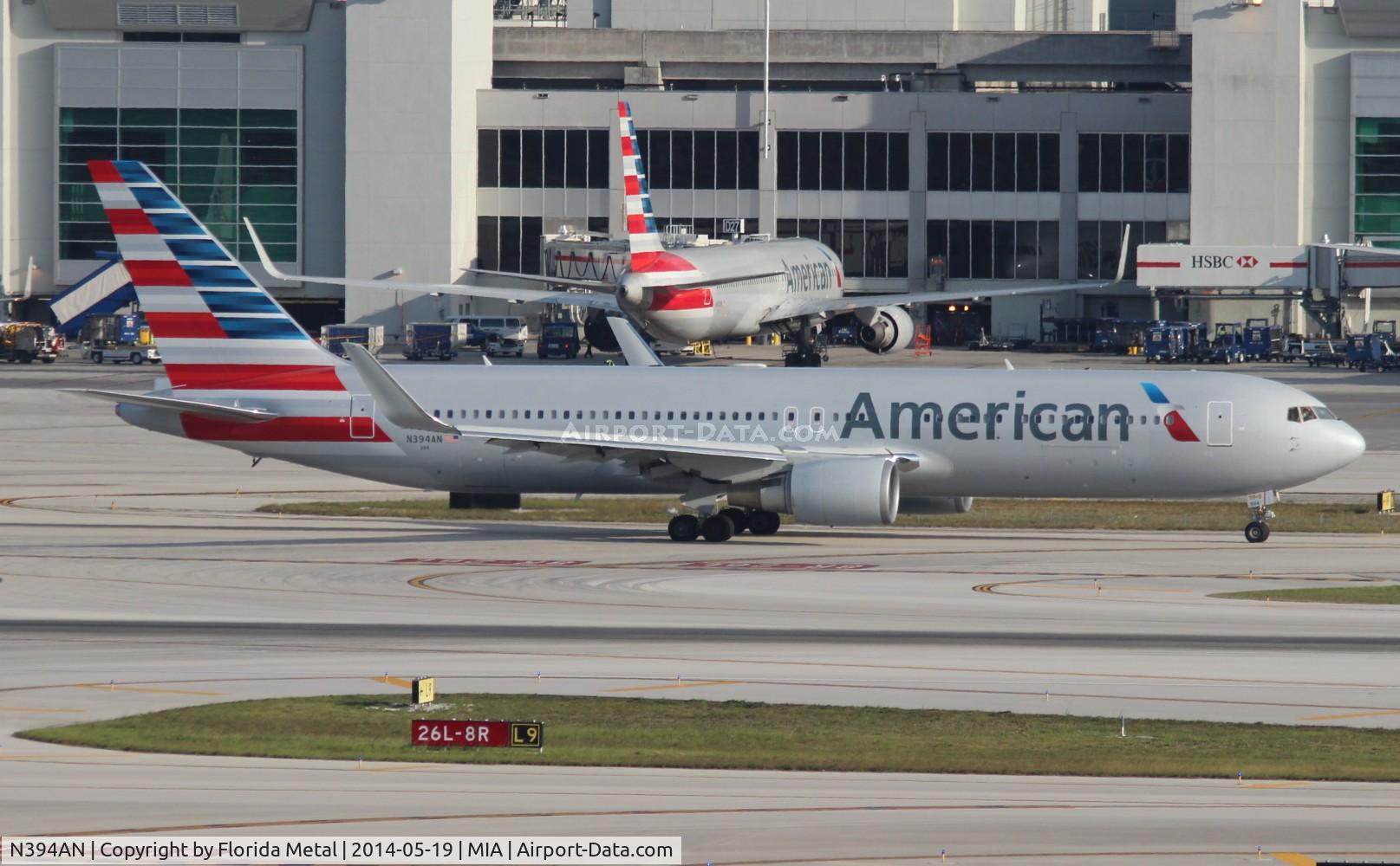 N394AN, 1998 Boeing 767-323/ER C/N 29431, American