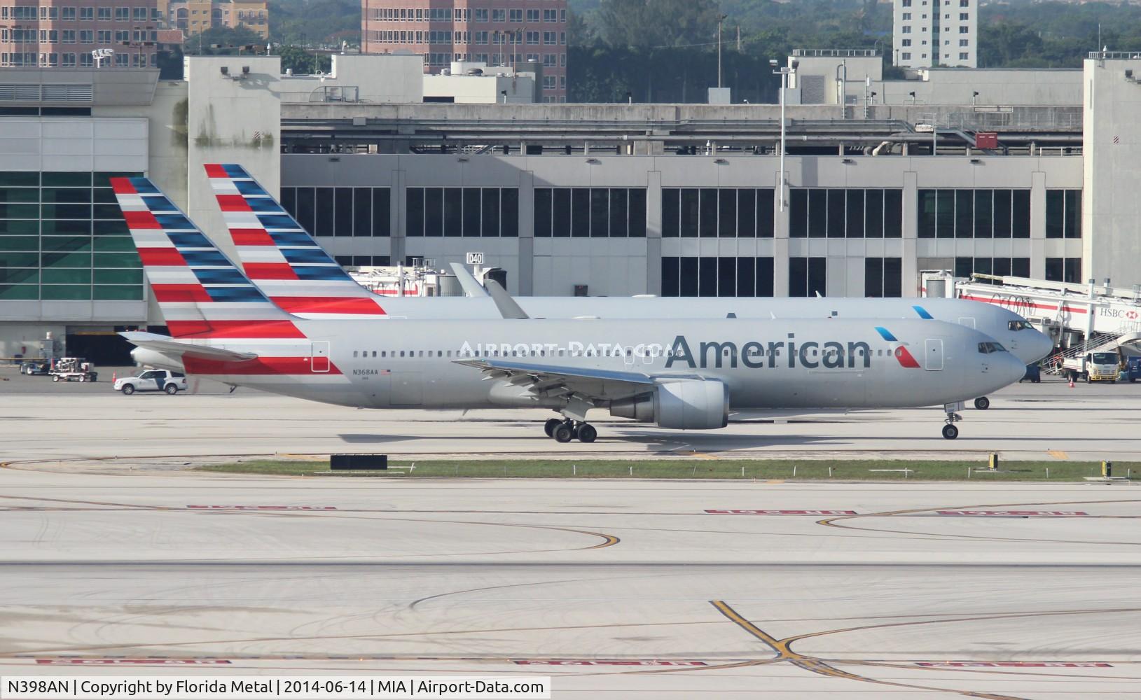 N398AN, 1999 Boeing 767-323ER C/N 29605, American