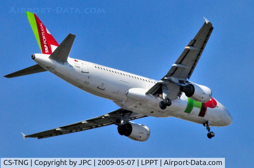CS-TNG, 1998 Airbus A320-214 C/N 945, Overhead