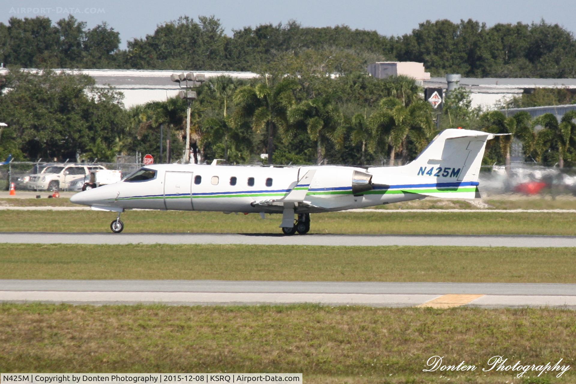 N425M, 1992 Learjet 31A C/N 055, Learjet 31 (N425M) departs Sarasota-Bradenton International Airport enroute to Middle Georgia Regional Airport