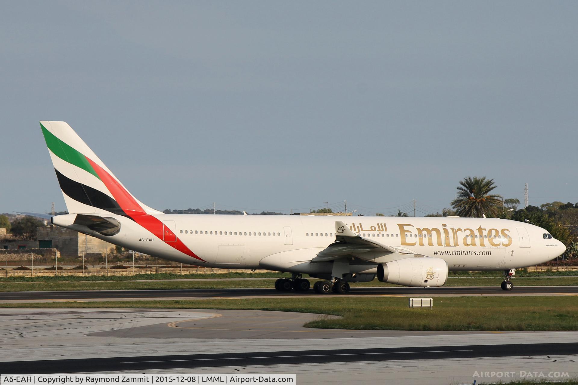 A6-EAH, 2001 Airbus A330-243 C/N 409, A330 A6-EAH Emirates Airlines