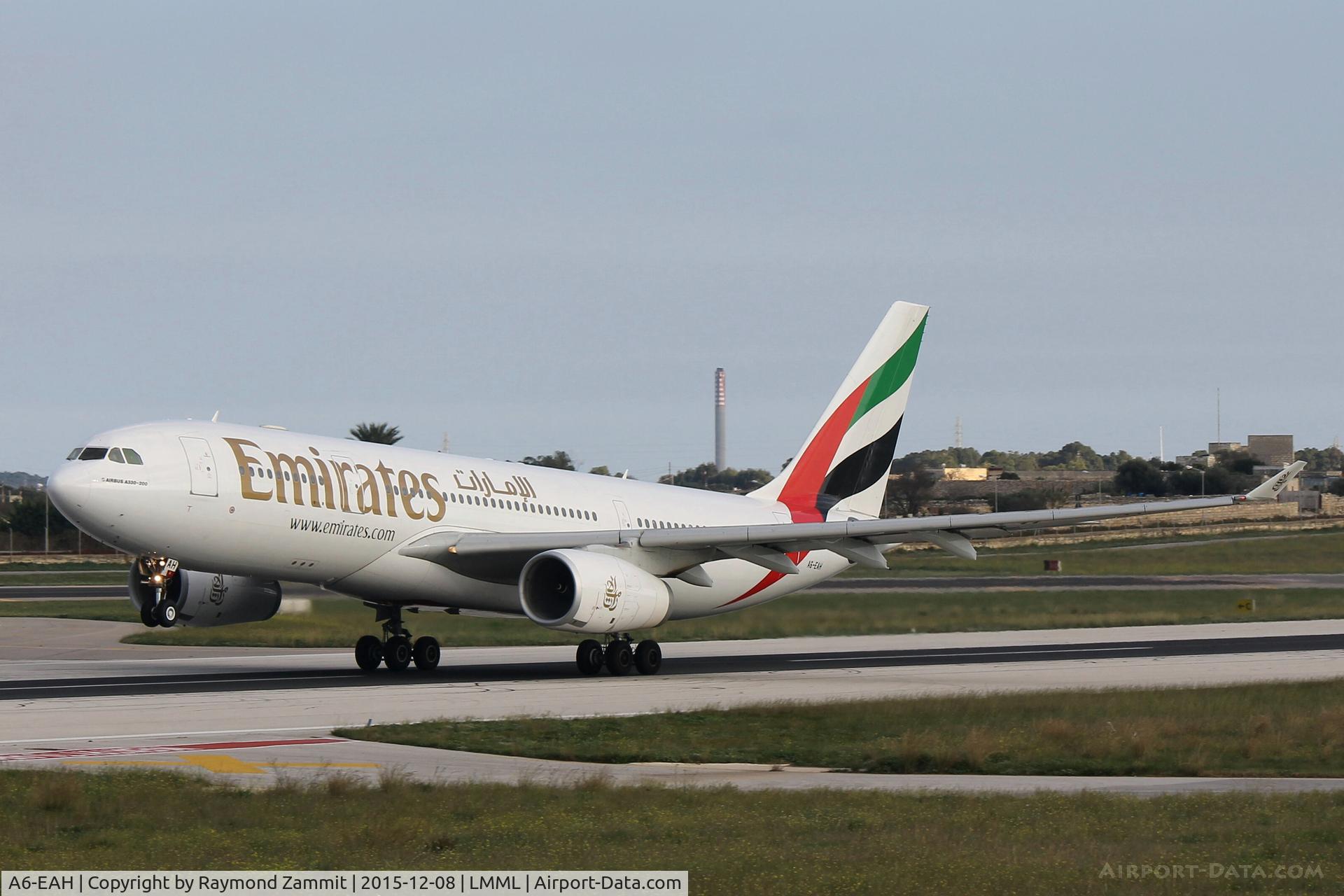 A6-EAH, 2001 Airbus A330-243 C/N 409, A330 A6-EAH Emirates Airlines