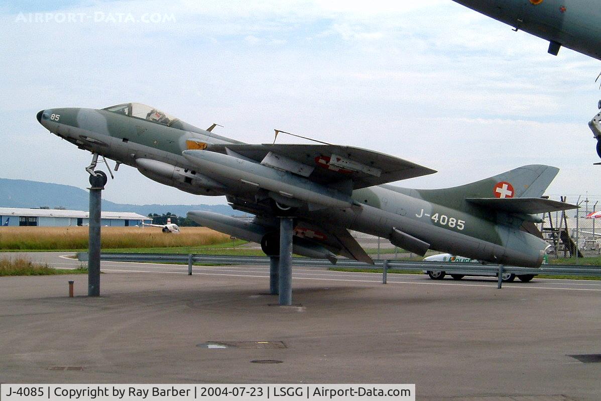 J-4085, 1955 Hawker Hunter F.58 C/N 41H/697452, Hawker Hunter F.58 [41H/697452] (Swiss Air Force) Geneva~HB 23/07/2004
