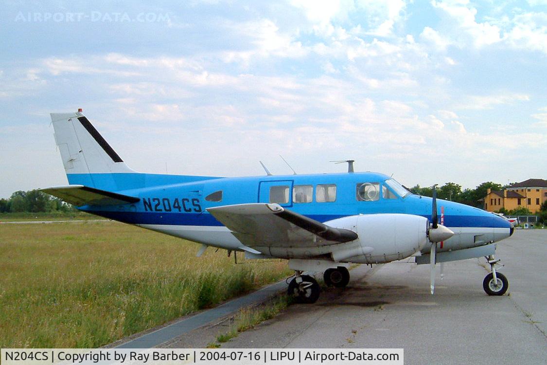 N204CS, 1964 Beech 65-80 Queen Air C/N LD148, Beech 65-80 Queen Air [LD-148] Padova~I 16/07/2004