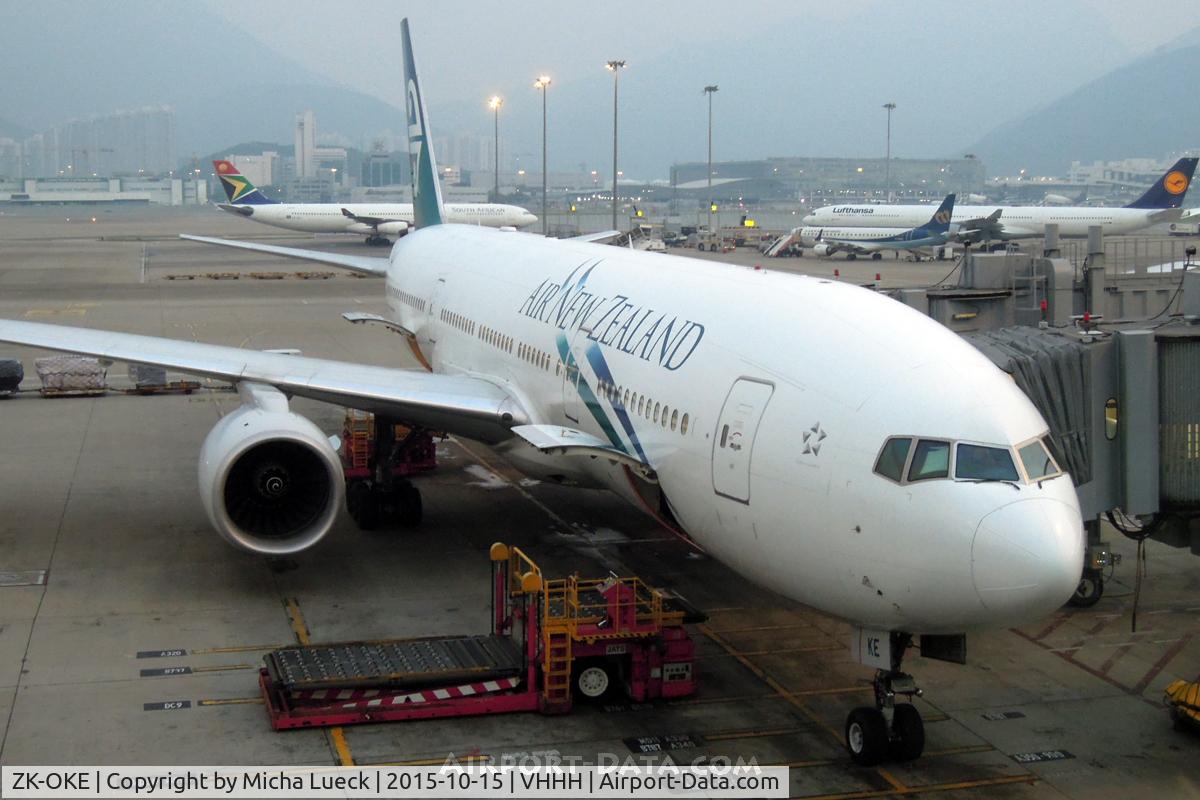 ZK-OKE, 2006 Boeing 777-219/ER C/N 32712, At Hong Kong