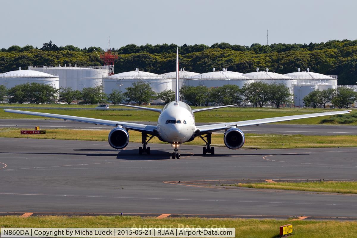 N860DA, 1999 Boeing 777-232 C/N 29951, At Narita