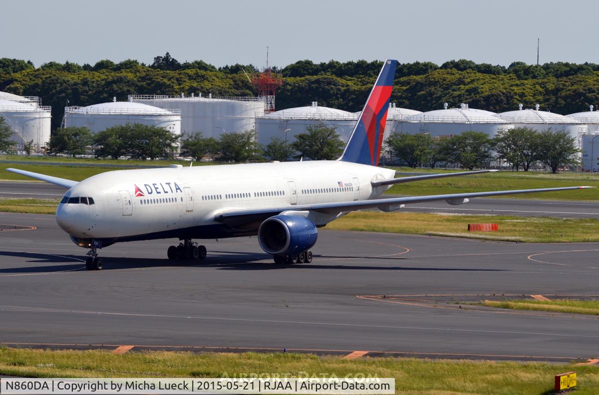 N860DA, 1999 Boeing 777-232 C/N 29951, At Narita