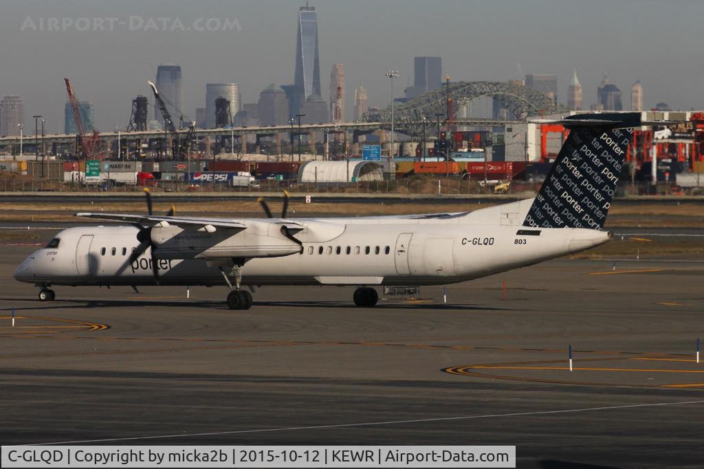 C-GLQD, 2006 De Havilland Canada DHC-8-402Q Dash 8 C/N 4138, Taxiing