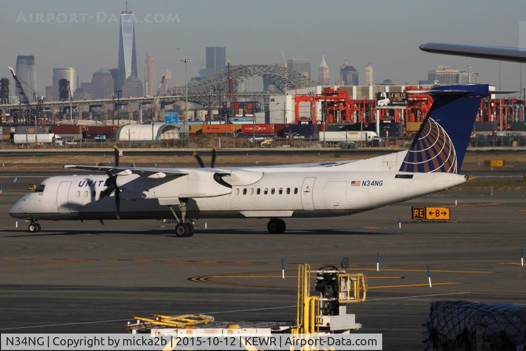 N34NG, 2010 Bombardier DHC-8-402 Dash 8 C/N 4340, Taxiing