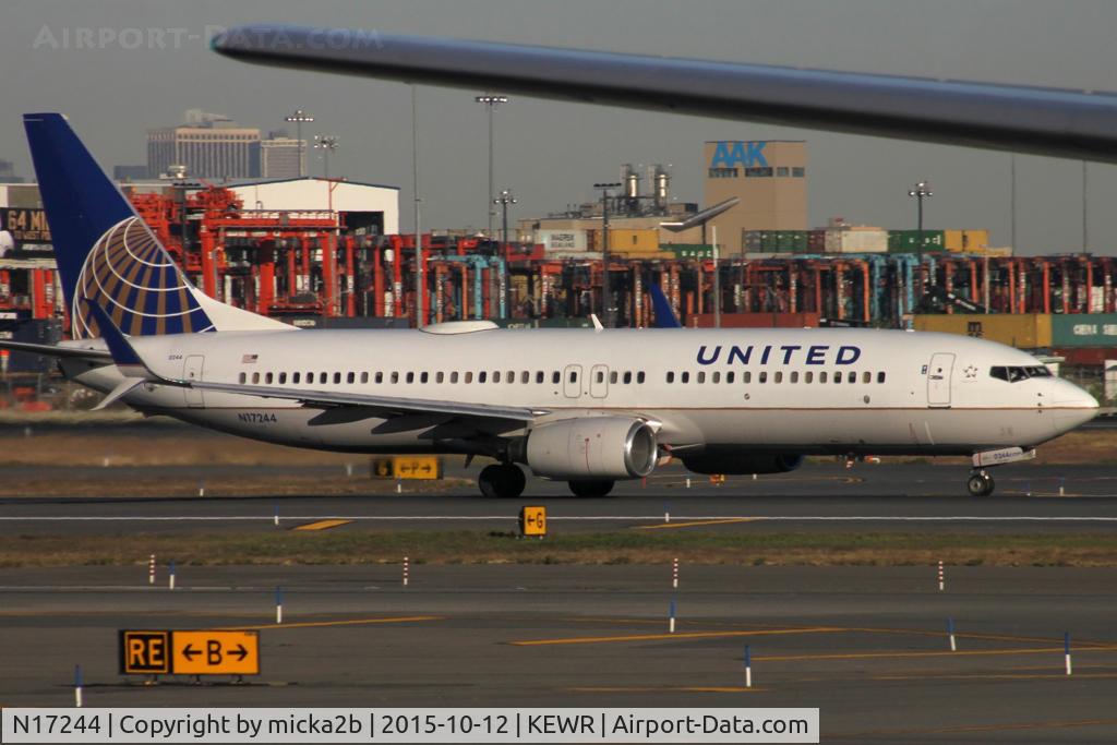 N17244, 1999 Boeing 737-824 C/N 28954, Taxiing