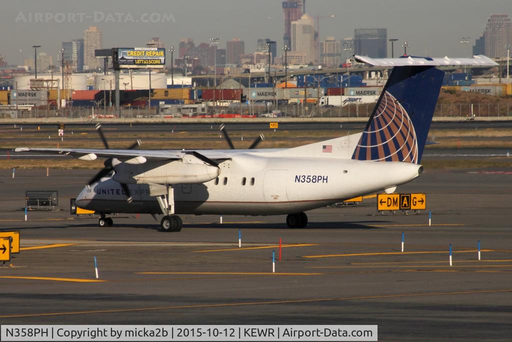N358PH, 1998 De Havilland Canada DHC-8-202 Dash 8 C/N 506, Taxiing