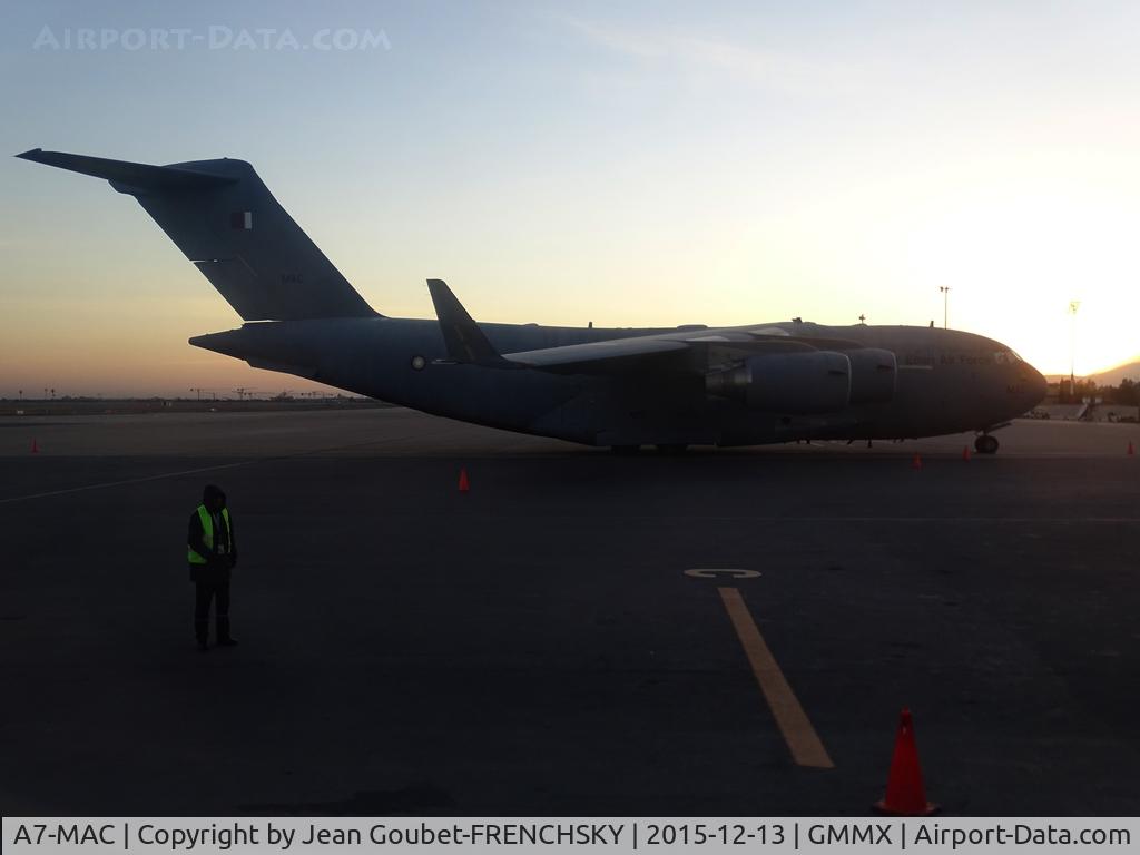 A7-MAC, 2012 Boeing C-17A Globemaster III C/N F-253/QA-3, Qatar Emiri Air Force (window of CRJ100 Ibéria)