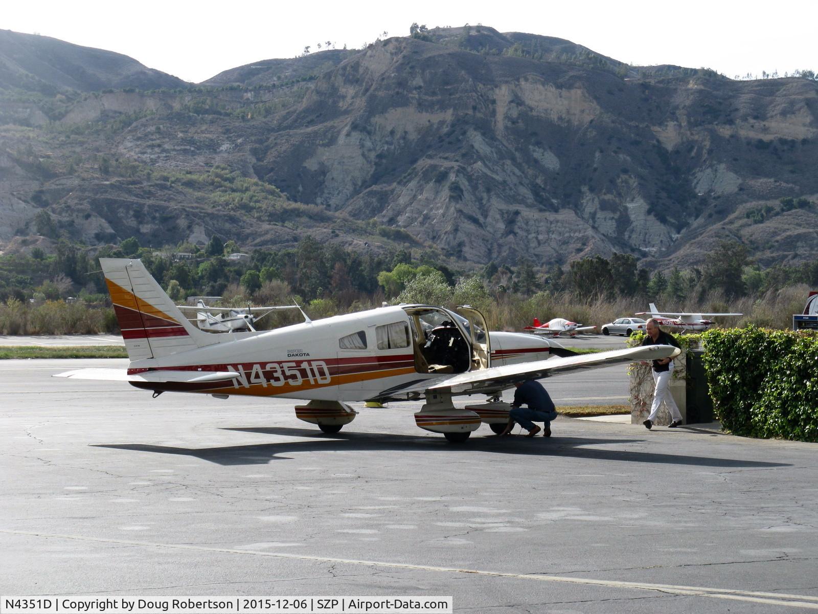 N4351D, 1984 Piper PA-28-236 Dakota C/N 28-8411016, 1984 Piper PA-28-236 DAKOTA, Lycoming IO-540-J3A5D 235 Hp, refueling-fastening the bonding wire