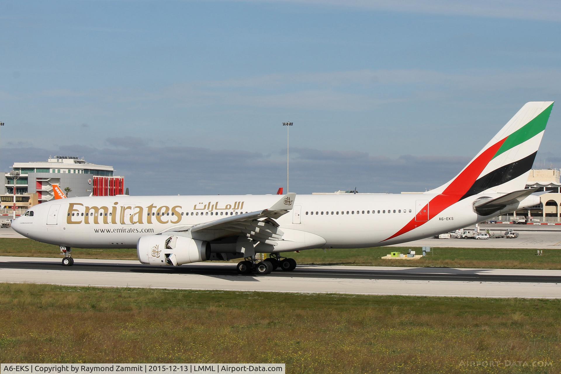 A6-EKS, 1999 Airbus A330-243 C/N 283, A330 A6-EKS Emirates Airlines