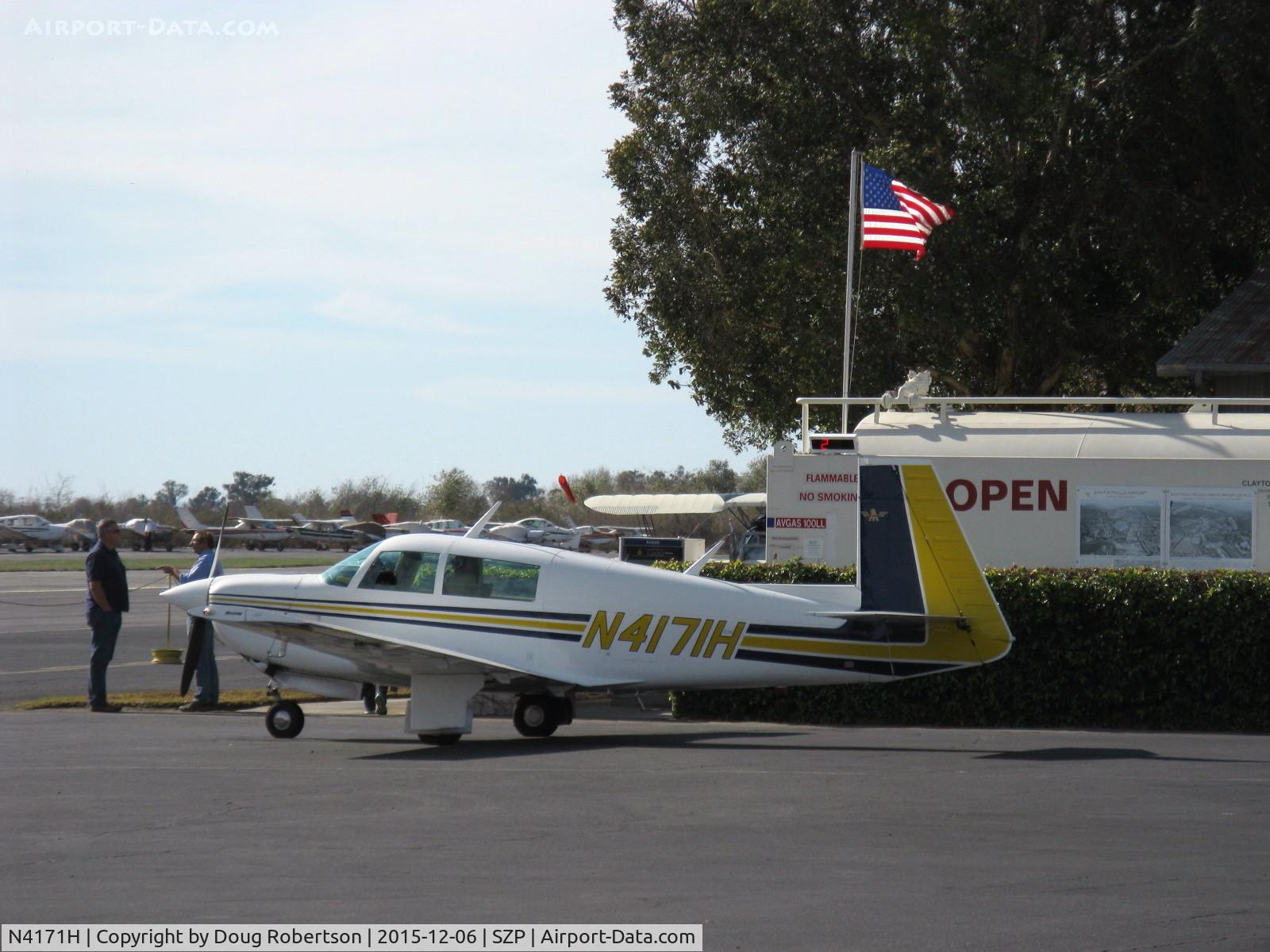 N4171H, 1978 Mooney M20J 201 C/N 24-0653, 1978 Mooney M20J 201, Lycoming IO-360-A3B6D 200 Hp, refueling