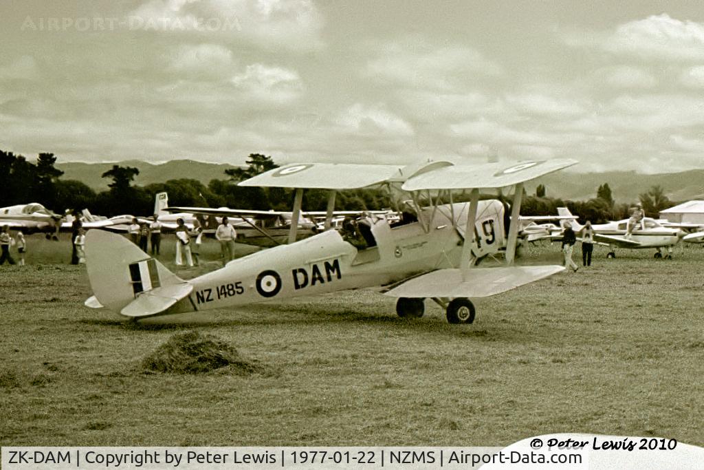 ZK-DAM, 1944 De Havilland New Zealand DH-82A Tiger Moth C/N DHNZ165, R A Land, Hastings