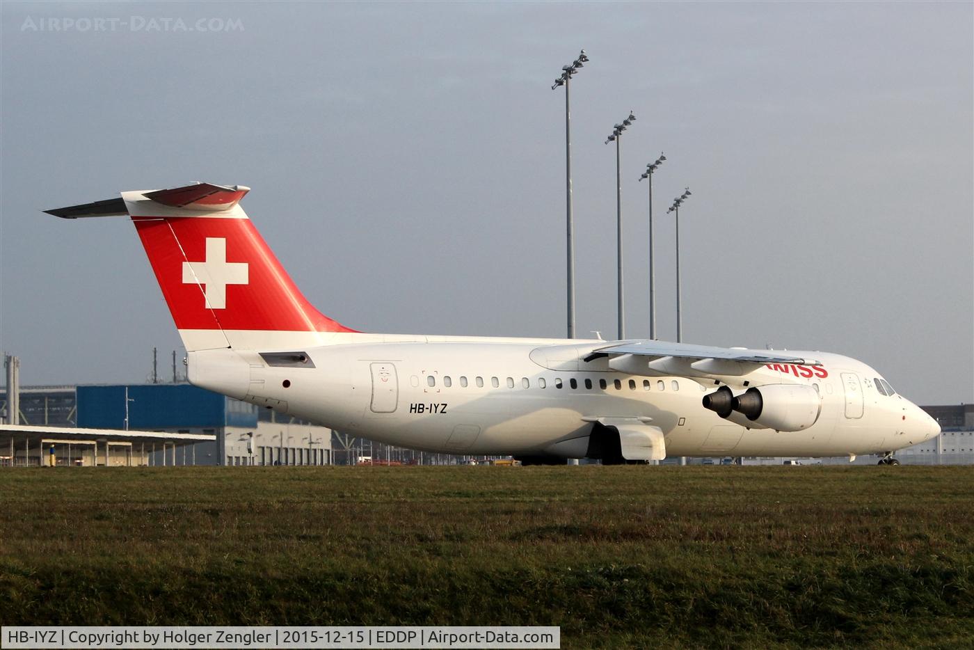 HB-IYZ, 1998 British Aerospace Avro 146-RJ100 C/N 0338, Arrival from ZRH on twy W1....