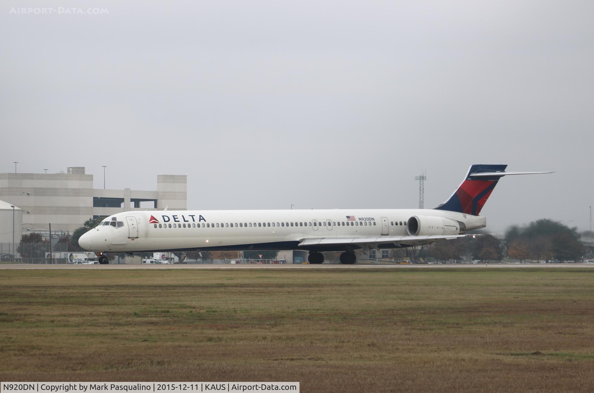 N920DN, 1997 McDonnell Douglas MD-90-30 C/N 53582, MD-90-30