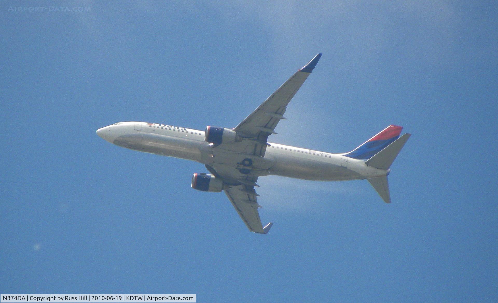 N374DA, 1998 Boeing 737-832 C/N 29622, On approach to DTW, approx. 15 miles out.