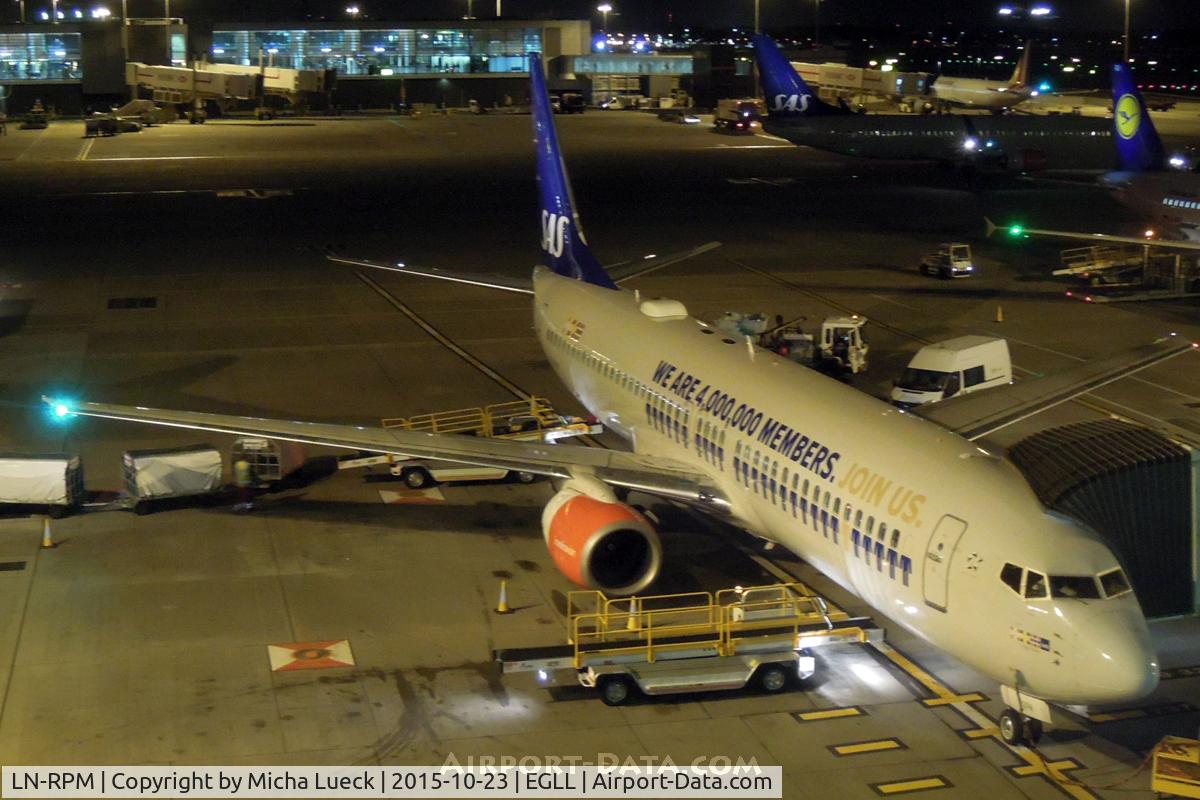 LN-RPM, 2000 Boeing 737-883 C/N 30195, At Heathrow
