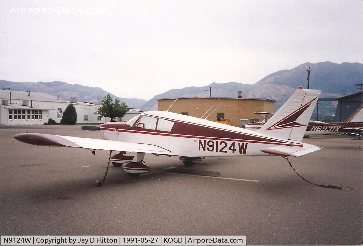 N9124W, 1966 Piper PA-28-235 C/N 28-10740, This aircraft crashed just after takeoff from Mammoth Lakes, CA (MMH) on 08-JAN-2006. There were 2 fatalities and 1 survivor.