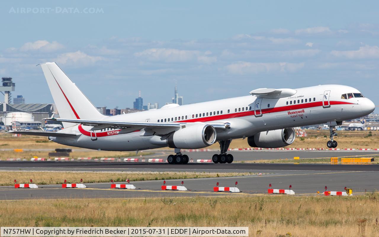 N757HW, 1982 Boeing 757-225 C/N 22194, departure via RW18W