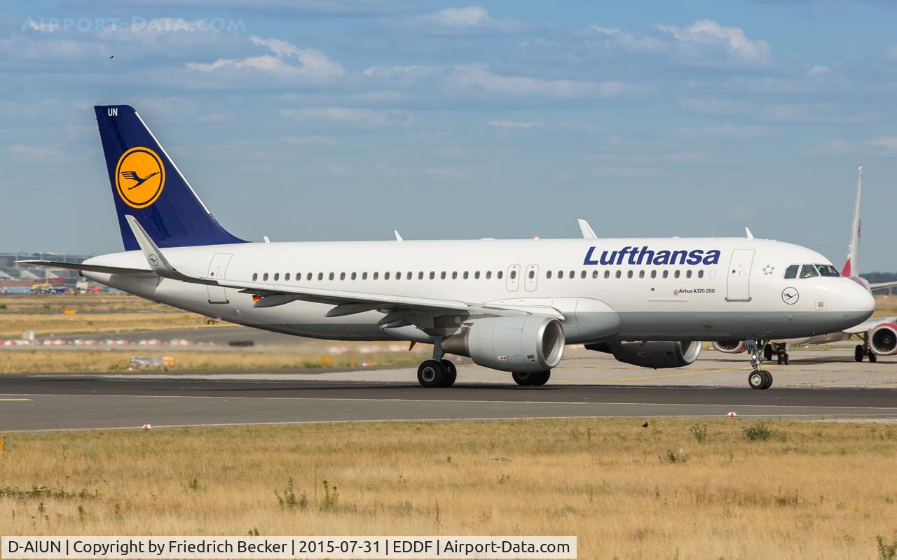 D-AIUN, 2015 Airbus A320-214 C/N 6549, departure via RW18W