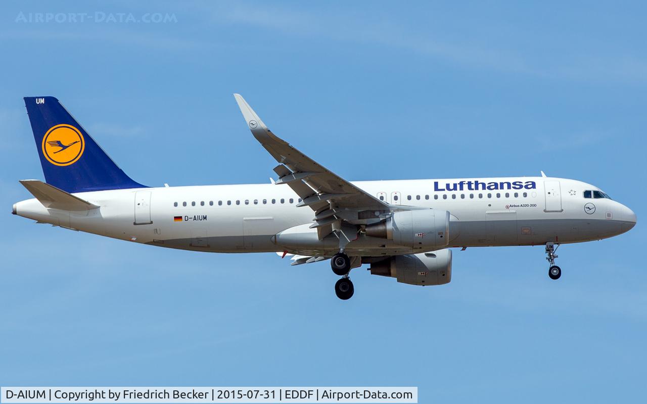 D-AIUM, 2015 Airbus A320-214 C/N 6577, on final RW07R