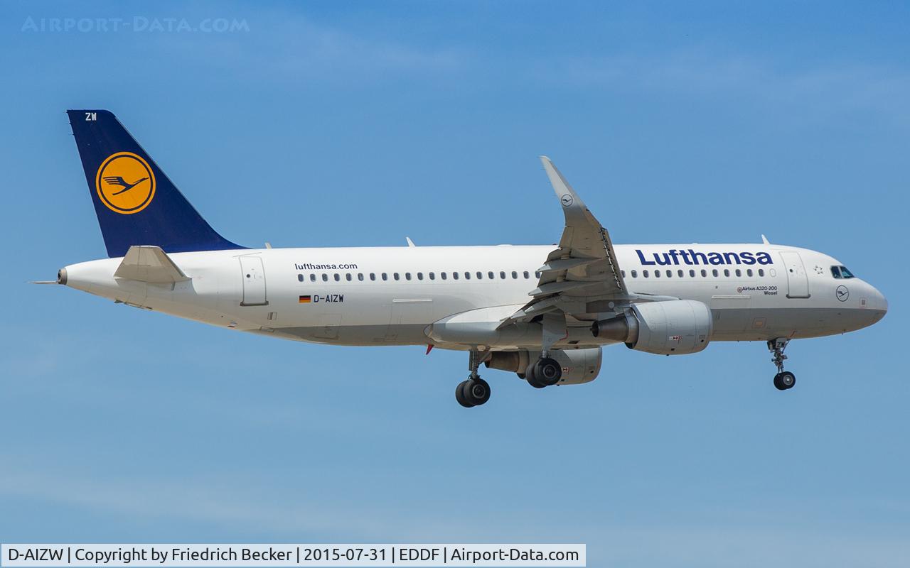 D-AIZW, 2013 Airbus A320-214 C/N 5694, on final RW07R
